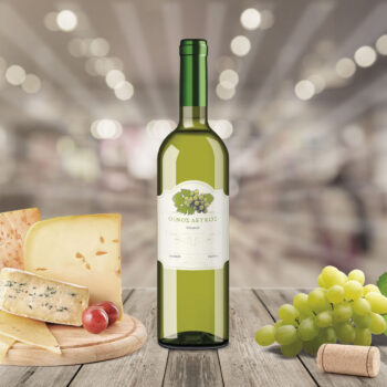 Ετικέτα αυτοκόλλητη για φιάλη λευκου οίνου. Πιατέλα με τυρία, λευκό σταφύλι.