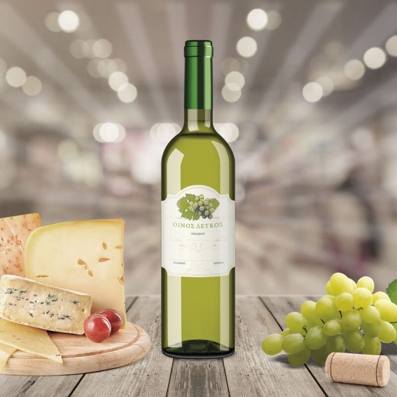 Ετικέτα αυτοκόλλητη για φιάλη λευκου οίνου. Πιατέλα με τυρία, λευκό σταφύλι.