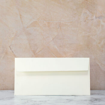 Φάκελος 11*22 καρέ αυτοκόλλητο, αεροπορικό γομέ 120γρ. Λευκό γραμμωτό.