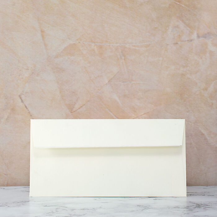 Φάκελος 11*22 καρέ αυτοκόλλητο, αεροπορικό γομέ 120γρ. Λευκό γραμμωτό.